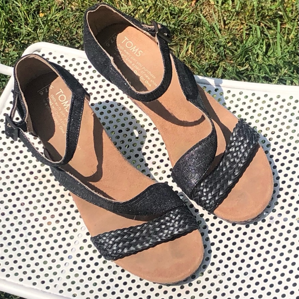 TOMS Wedges 7.5 Metallic Black and Black Leather